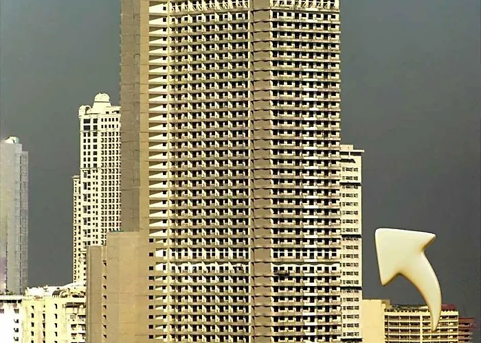 Nordic Rsquare - With Pool Access * Manila